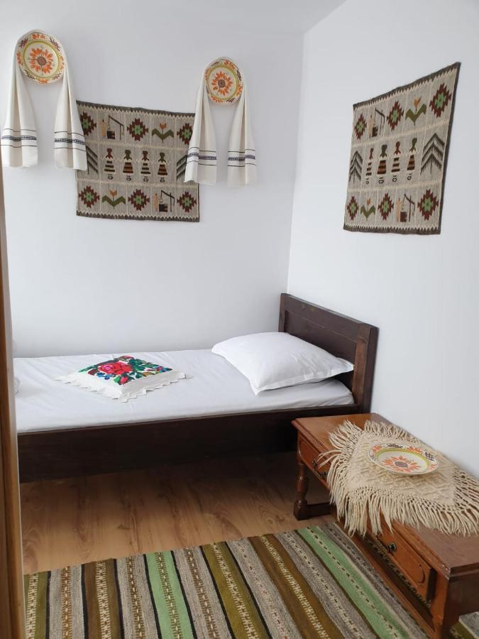 Casa Tomsa Bed and Breakfast Rozavlea Eksteriør billede