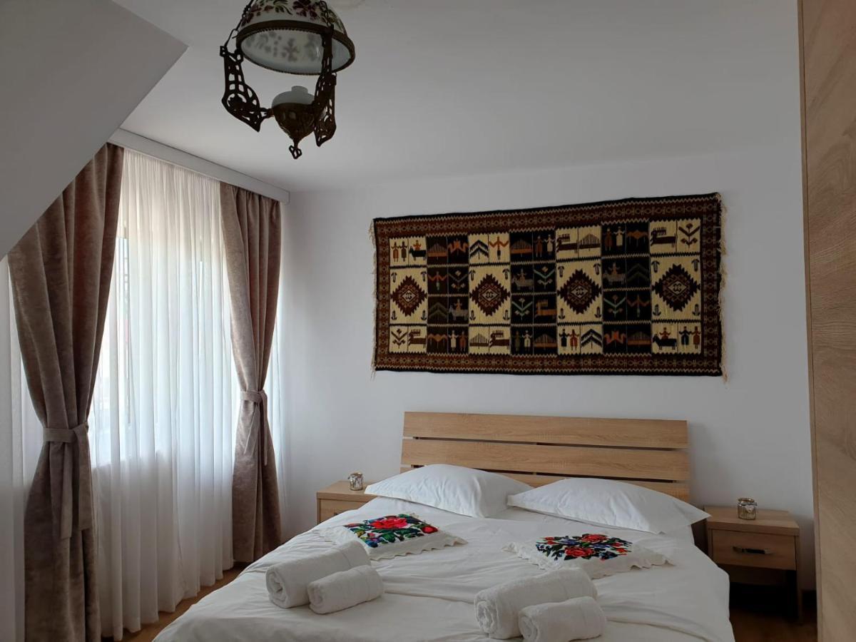 Casa Tomsa Bed and Breakfast Rozavlea Værelse billede