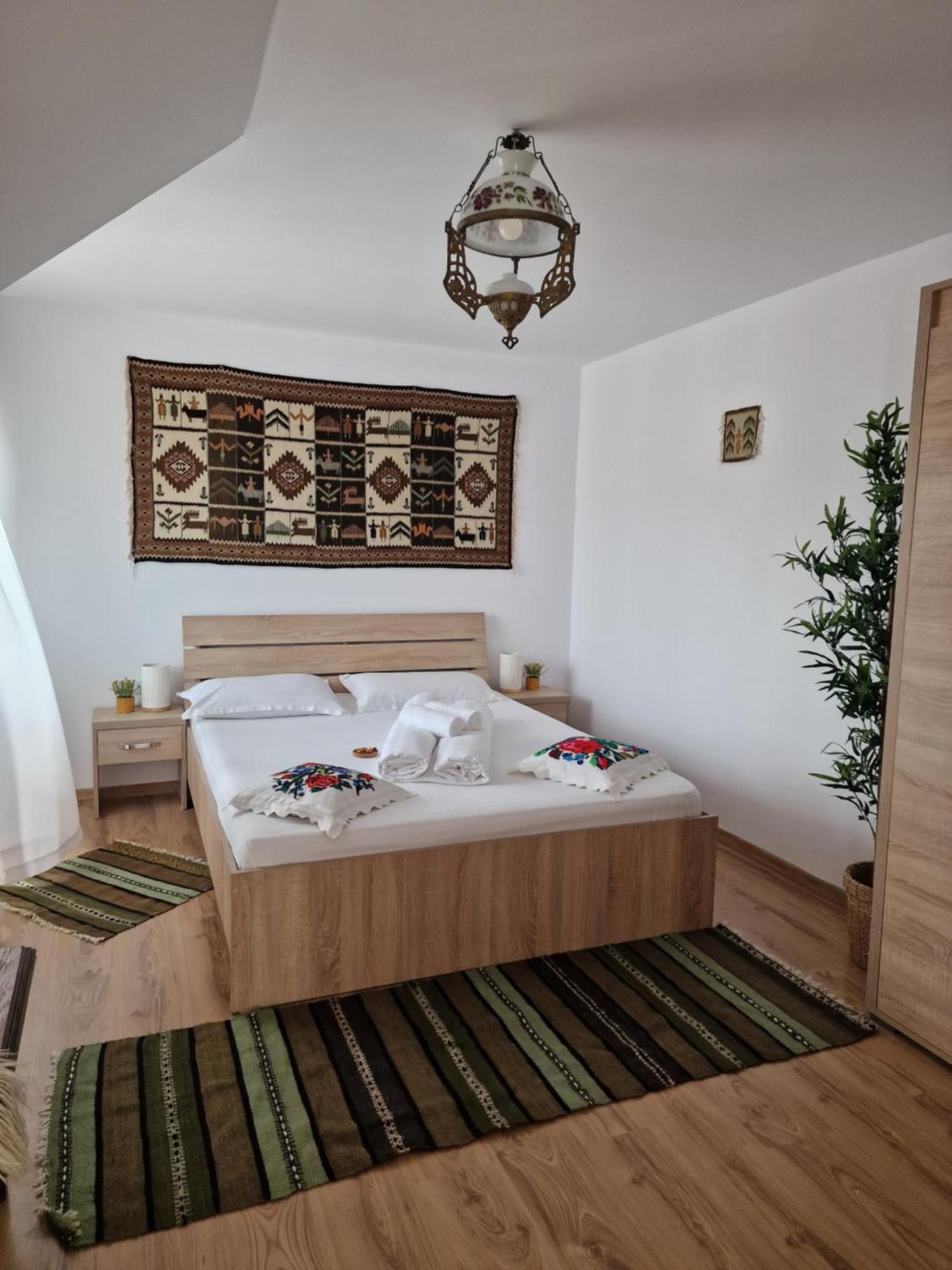 Casa Tomsa Bed and Breakfast Rozavlea Eksteriør billede